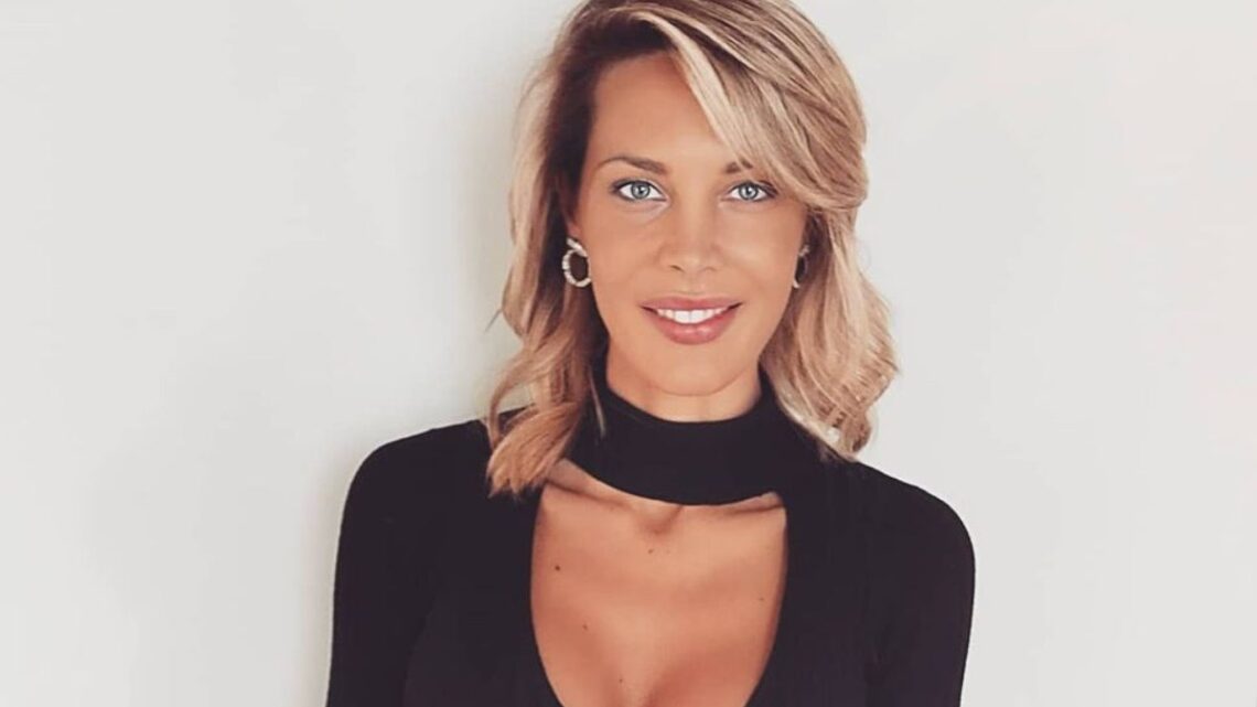 Chi è Laura D’Amore, l’hostess più bella d’Italia? Età e carriera Chi è Laura D’Amore, l’hostess più bella d’Italia? Età e carriera