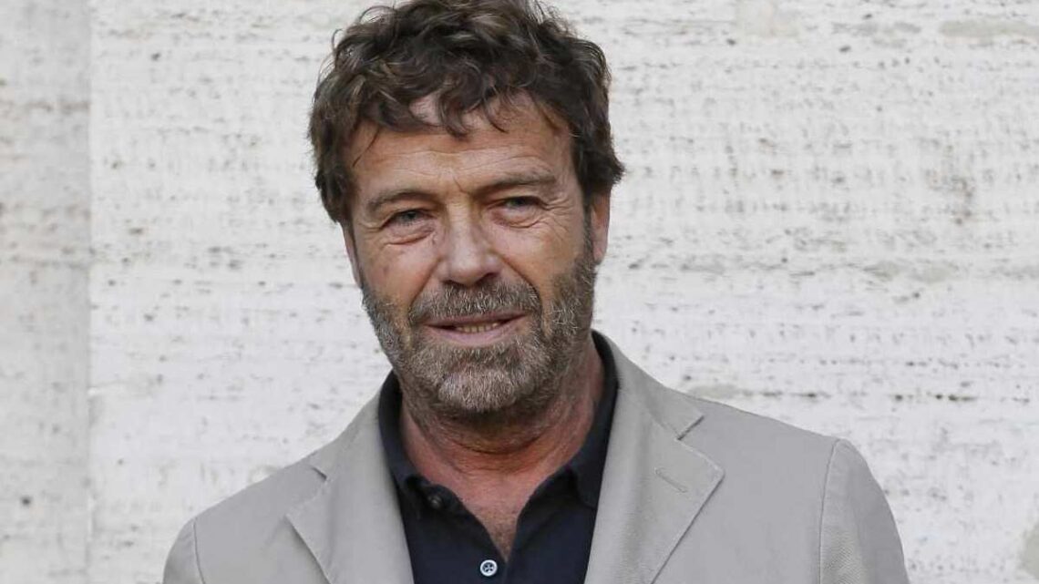 Chi è Massimo Ciavarro? Età, carriera e vita privata dell’attore Chi è Massimo Ciavarro? Età, carriera e vita privata dell’attore