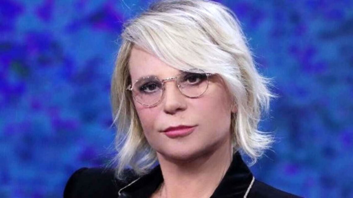 C’è Posta per te, De Filippi parla di un app per controllare i messaggi del partner: ecco il nome C’è Posta per te, De Filippi parla di un app per controllare i messaggi del partner: ecco il nome