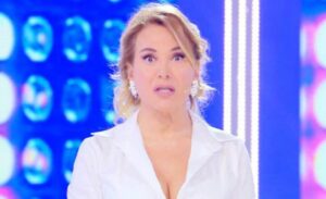 Pomeriggio 5, Barbara D’Urso stoppa la diretta: “C’è stato un boato” Pomeriggio 5, Barbara D’Urso stoppa la diretta: “C’è stato un boato”