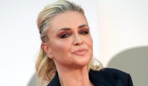 Paola Barale: quanti anni ha? Paola Barale: quanti anni ha?