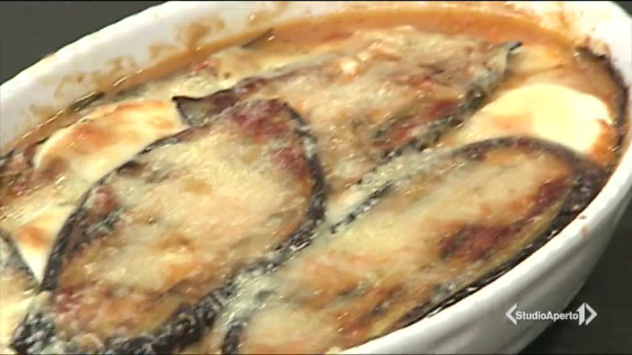 Cotto e Mangiato ricetta del 20 maggio 2021: parmigiana di melanzane light