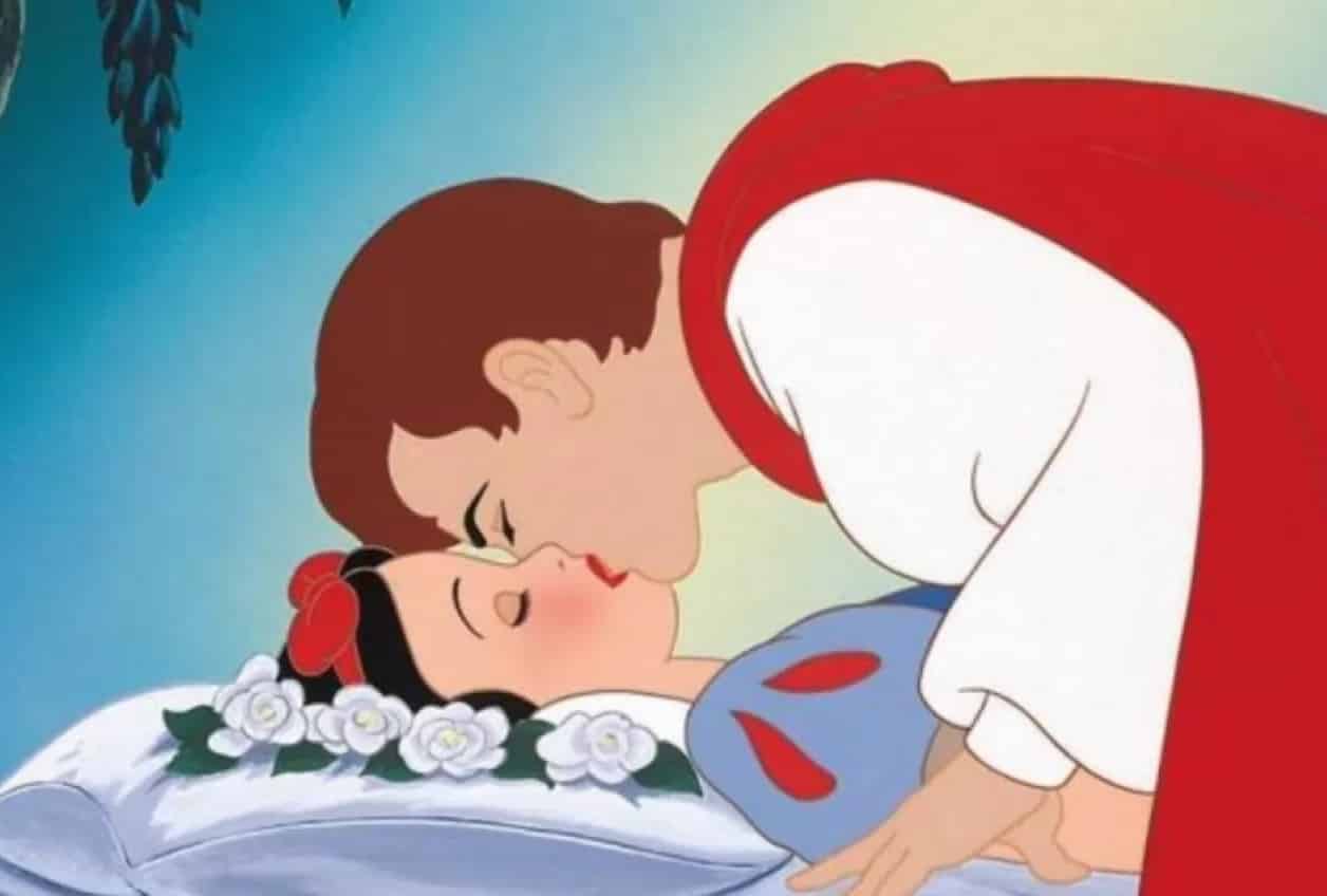Biancaneve: bacio del principe ritenuto “non consensuale” è giusto? Le reazioni dei nostri followers