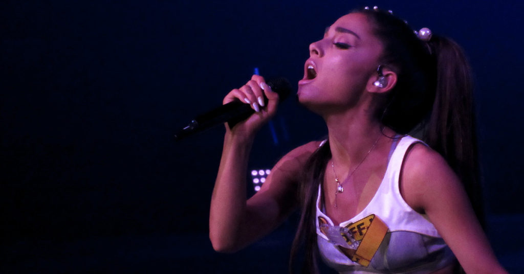 ariana grande betterhelp donazione salute mentale