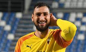 Belgio-Italia, Un tifoso allunga 20 euro a Donnarumma: Gigio si fa una risata