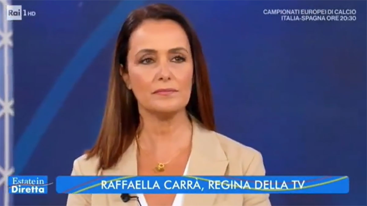 Estate in diretta, la Capua lancia una frecciatina alla D’Urso? “La morte di Raffaella Carrà usata per mettersi in mostra”