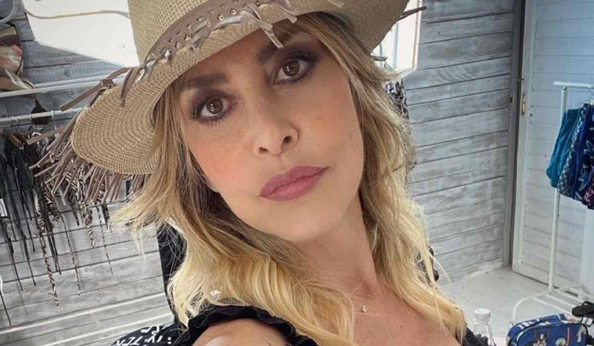 Stefania Orlando rifiuta di salutare una fan: l’ex gieffina sbotta e fa chiarezza