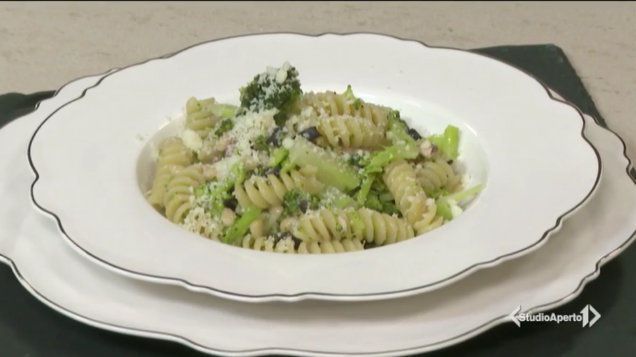 Cotto e Mangiato ricetta del 27 settembre 2021: pasta broccoli e sgombro