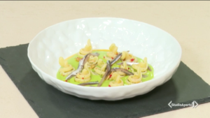 Cotto e Mangiato ricetta 27 ottobre 2021: pasta con crema di scarole e pinoli Cotto e Mangiato ricetta 27 ottobre 2021: pasta con crema di scarole e pinoli