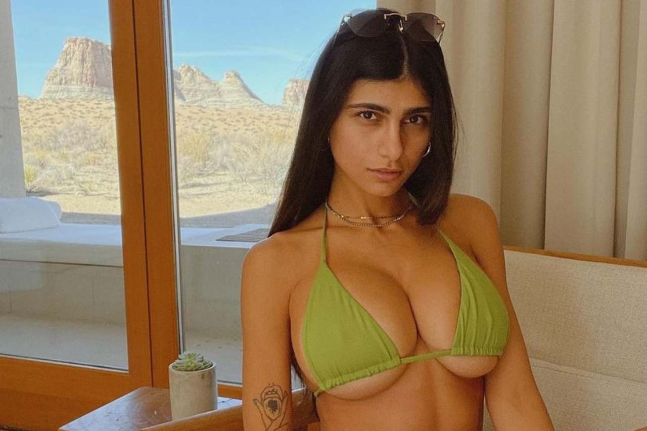 Mia Khalifa contro l’industria a luci rosse: che attacco su Twitter!