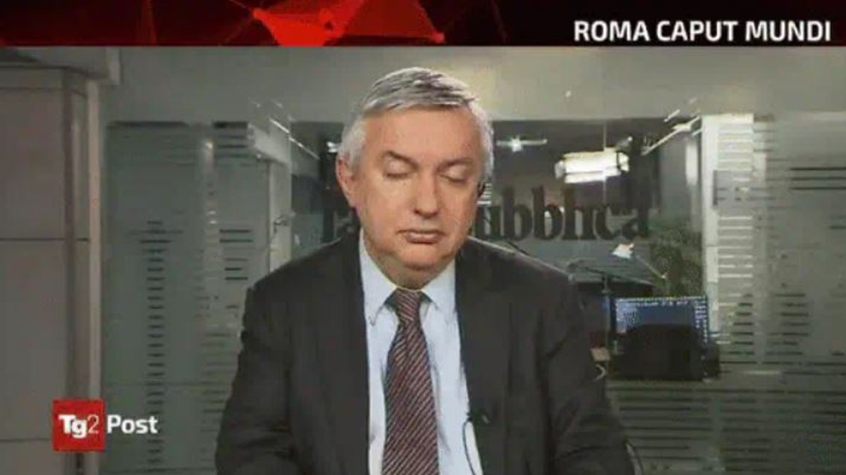Momenti stracult in TV: il direttore di Repubblica si addormenta in diretta durante Tg2 Post – VIDEO