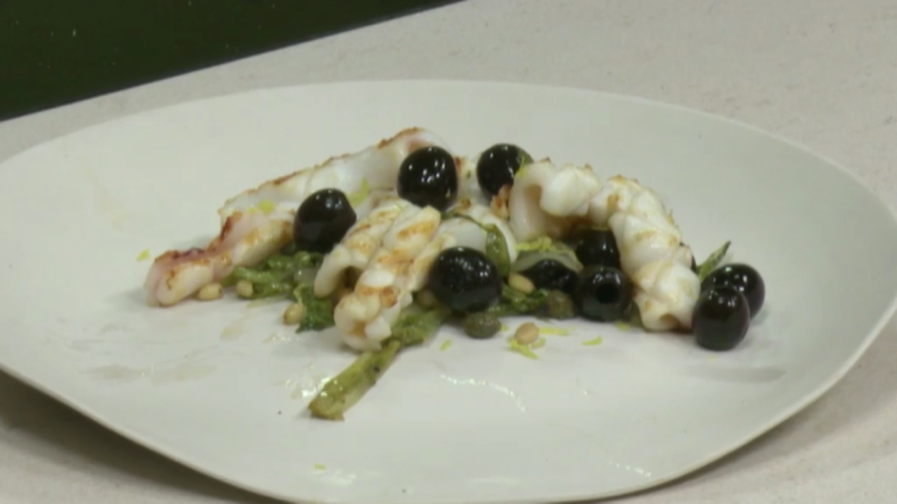 Cotto e Mangiato ricetta del 30 novembre 2021: calamari olive e pinoli