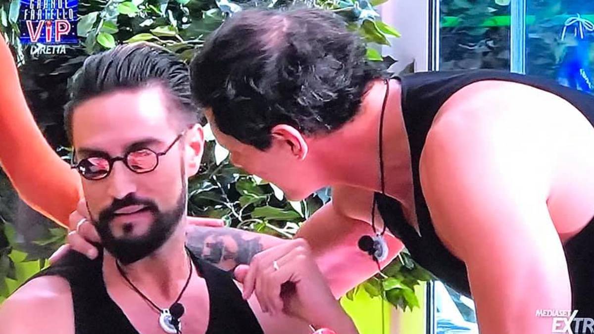 “Testa di ca**o”: alta tensione al GF Vip, rissa sfiorata tra Aldo e Alex – VIDEO