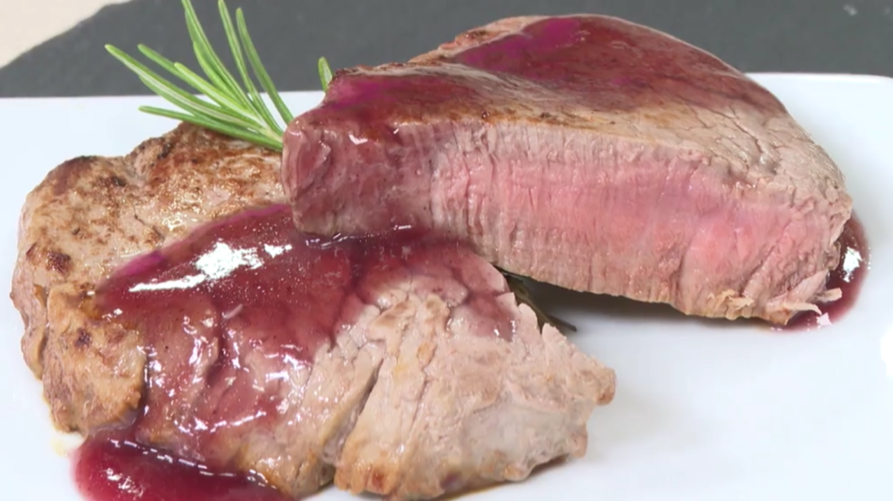 Cotto e Mangiato ricetta del 14 dicembre 2021: filet mignon al barolo