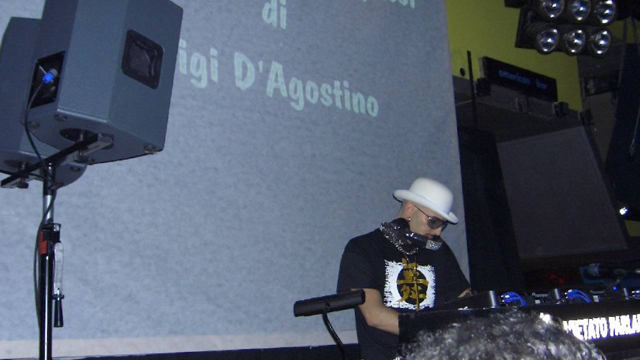 Che malattia ha Gigi D’Agostino? Preoccupazione dopo il suo messaggio social