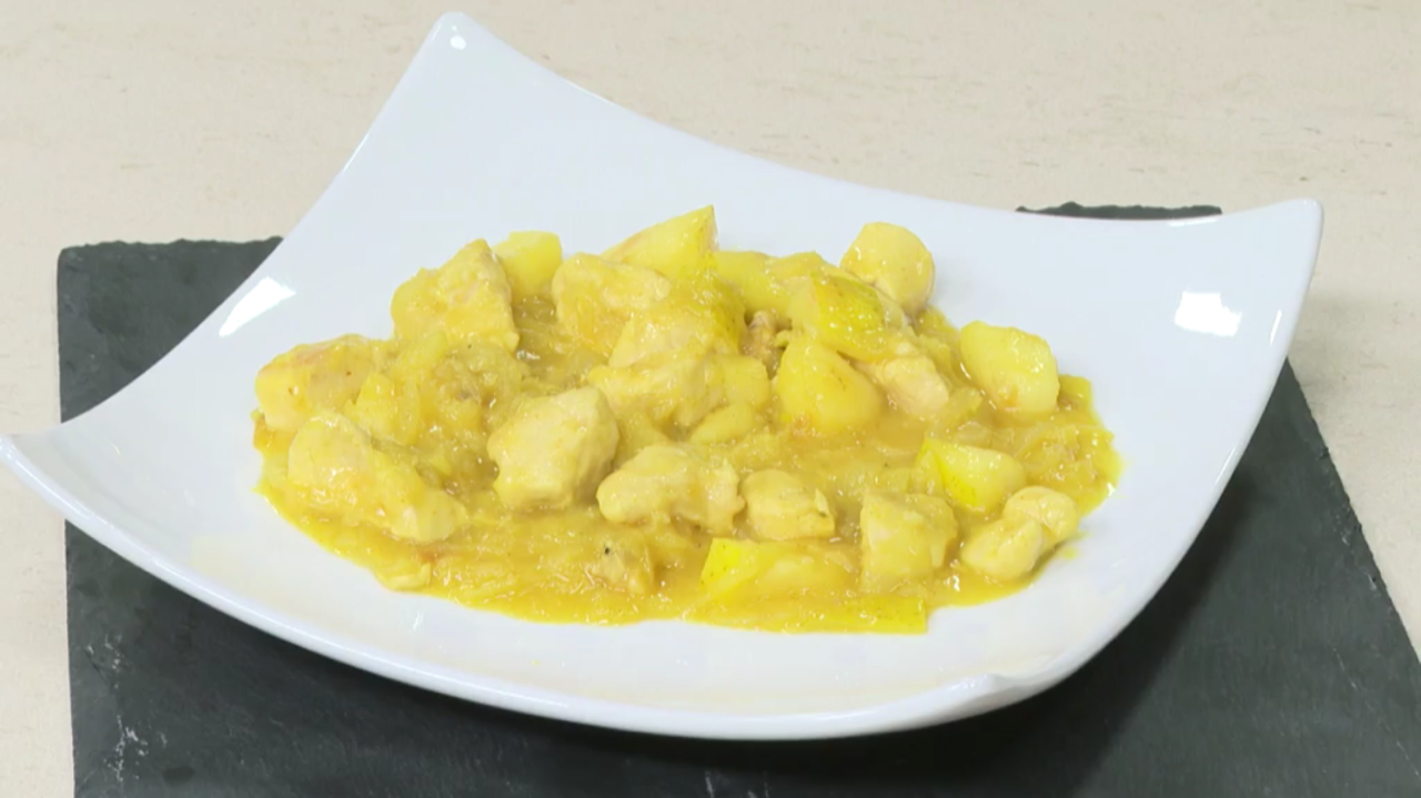 Cotto e Mangiato ricetta del 13 gennaio 2022: pollo mele e curry