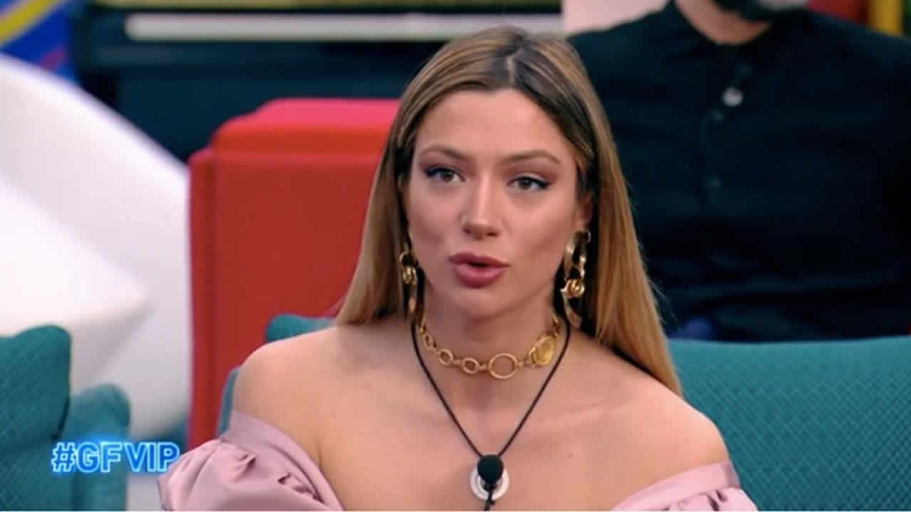 “Si sente tutto!”: imbarazzo in diretta al GF Vip. Cosa è successo? – VIDEO