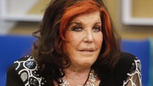 Avanti un altro, De Blanck punge Alex Belli: “I miei erano gentiluomini mica come lui” Avanti un altro, De Blanck punge Alex Belli: “I miei erano gentiluomini mica come lui”