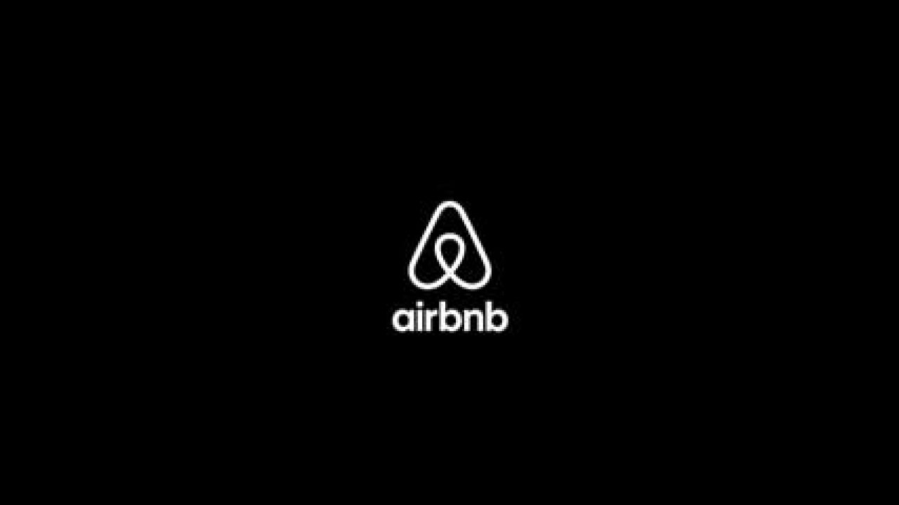 Qual è la canzone della pubblicità di Airbnb? Titolo e testo