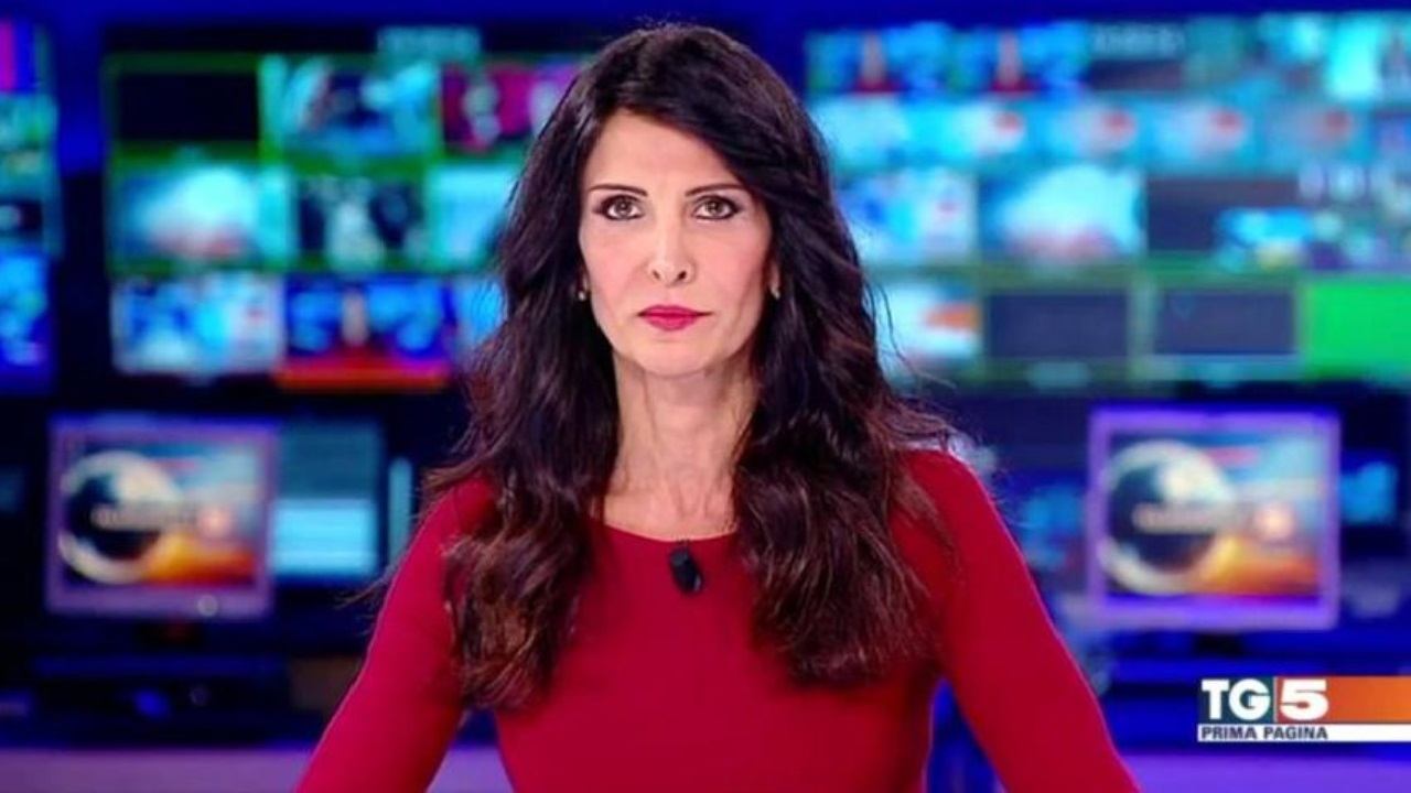 Elena Guarnieri, giornalista presentatrice del TG5. Cosa sappiamo della sua vita privata? Compagno, figli e curiosità