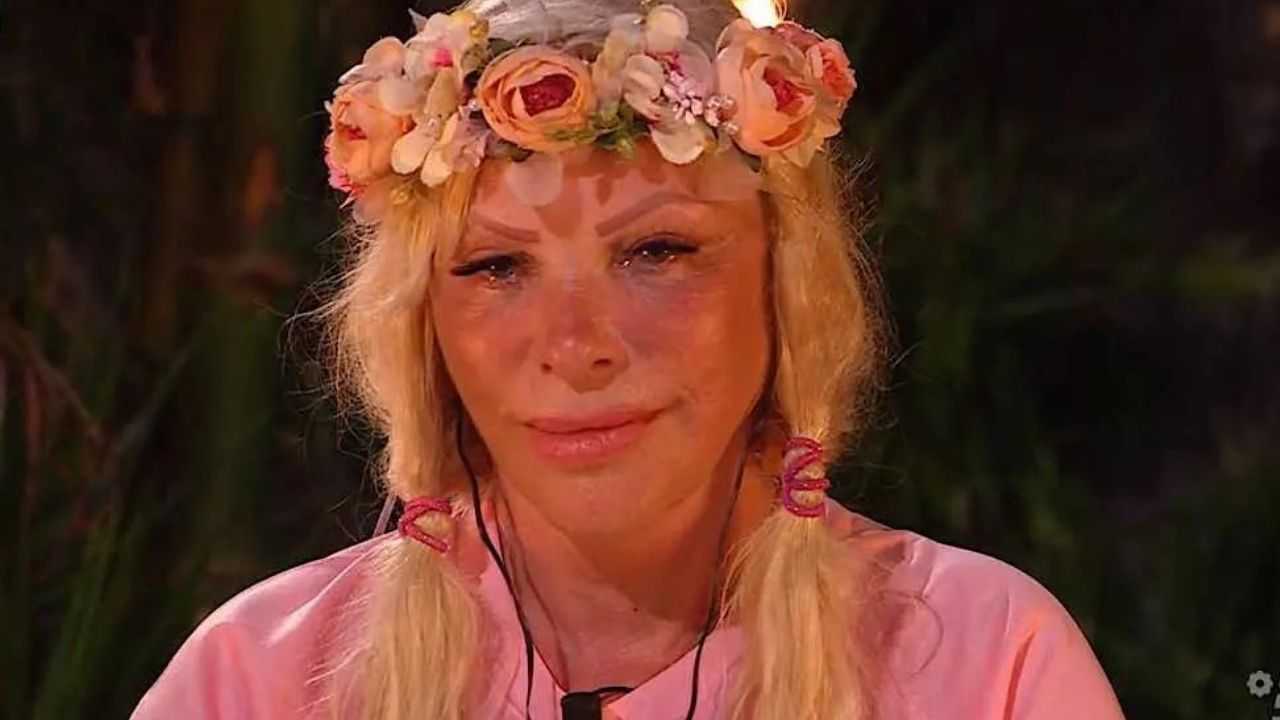 Isola dei famosi, Ilona Staller racconta un retroscena choc: “Avevo perso una bambina”