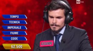L’Eredità 22 maggio 2022, Alessandro non indovina la parola alla ghigliottina L’Eredità 22 maggio 2022, Alessandro non indovina la parola alla ghigliottina