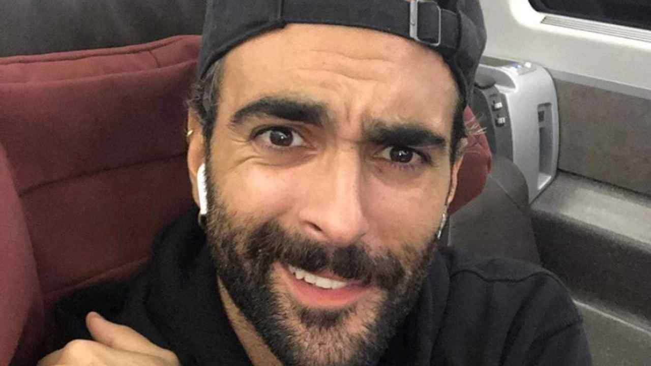 Chi è il fidanzato di Marco Mengoni? Cosa sappiamo della vita privata del cantante