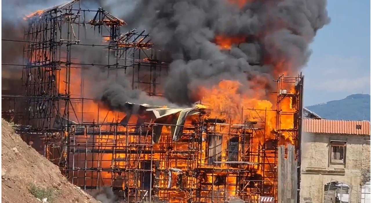 Incendio a Cinecittà: la casa del Grande Fratello Vip è salva