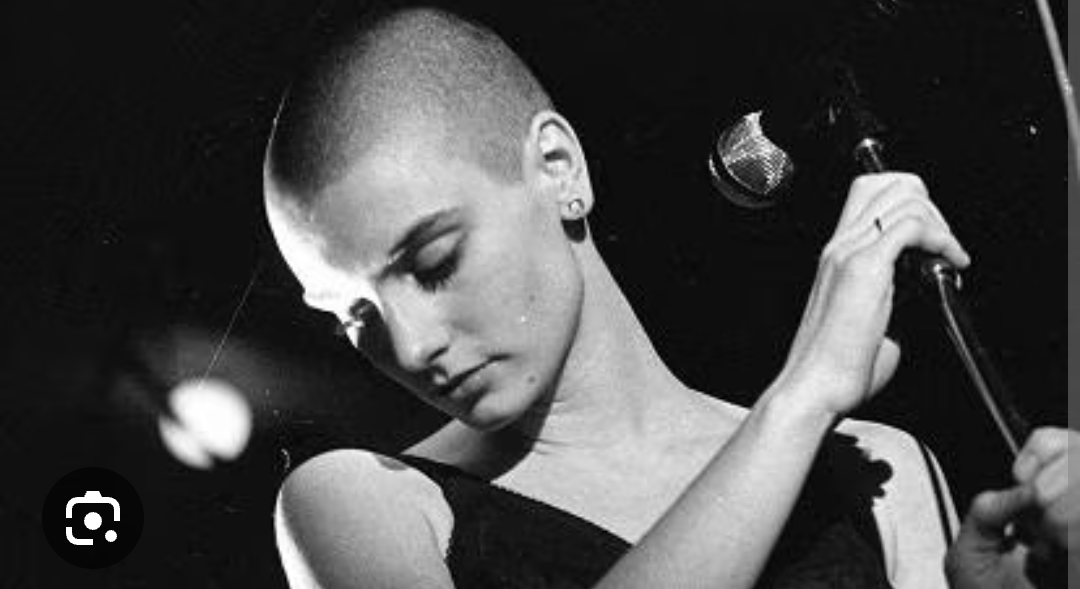 Addio a Sinéad O’Connor, una delle voci più memorabili degli anni ’90: le sue 10 canzoni più belle