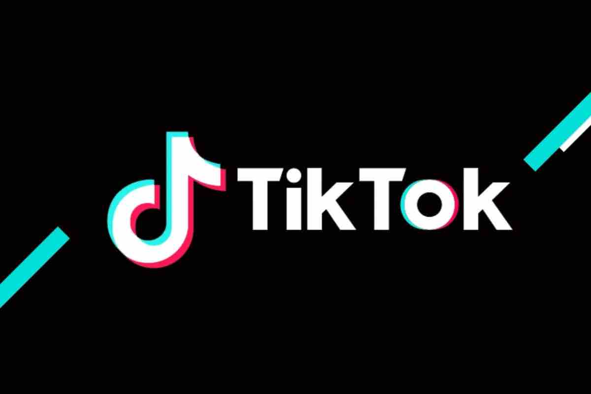 Hai Mai Fatto Un Capodanno in Casa Senza Luci: da dove arriva il trend virale su TikTok?