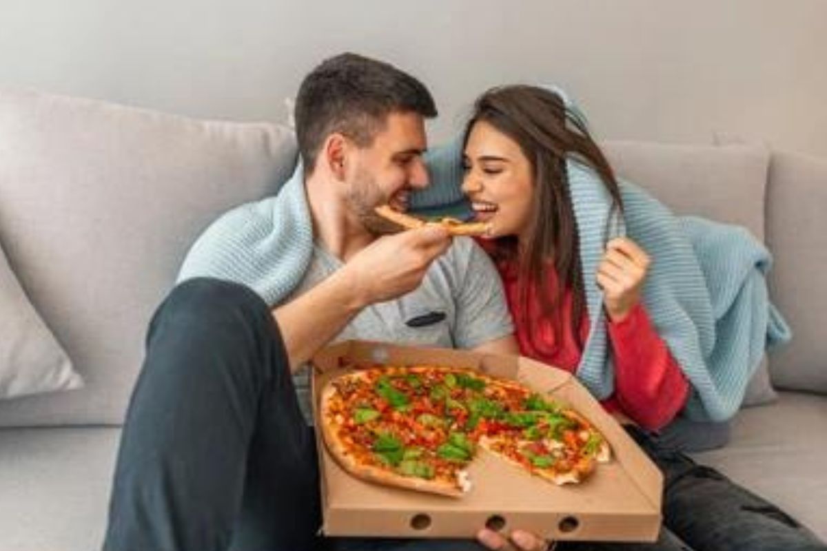 Millennials e sesso: perché la pizza è cibo il preferito dopo una notte di passione?