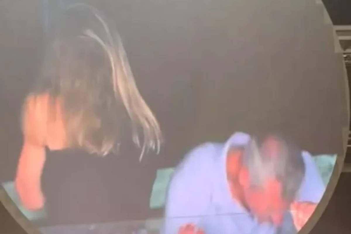 Un tradimento smascherato al concerto dei Coldplay? Il presunto scandalo coinvolge il CEO di Astronomer (ed esce una presunta risposta) Un tradimento smascherato al concerto dei Coldplay? Il presunto scandalo coinvolge il CEO di Astronomer (ed esce una presunta risposta)
