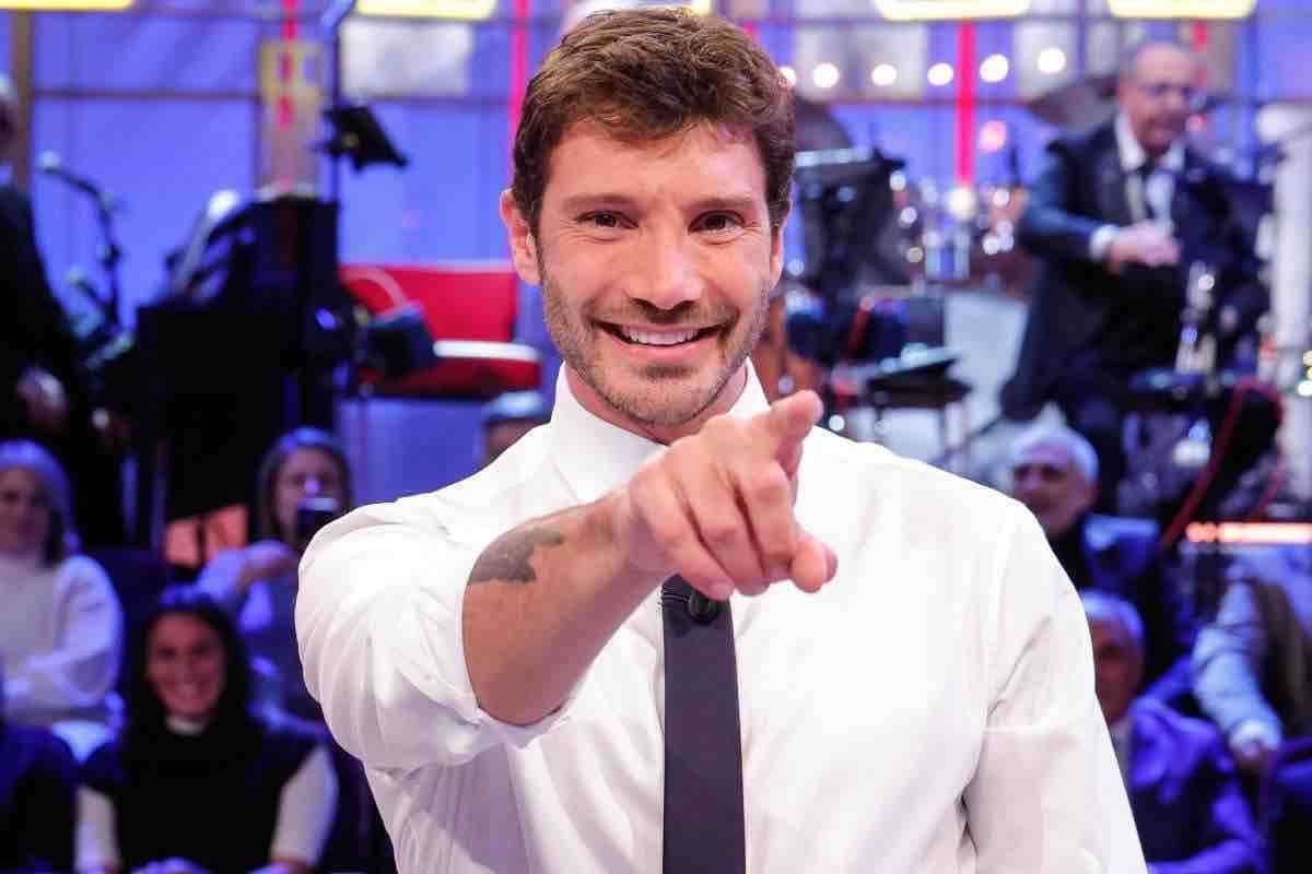 cosa 232 successo a stefano de martino vittima di un attacco hacker