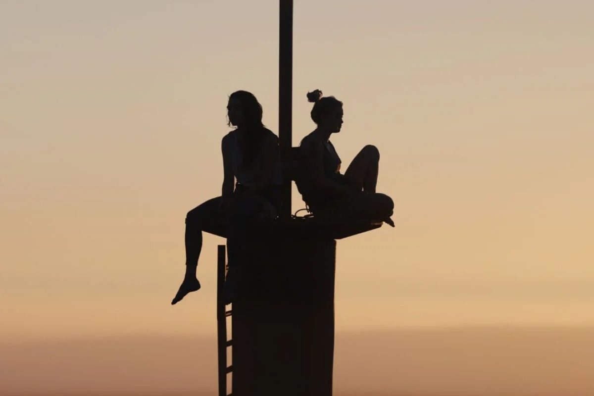 Fall, il finale spiegato: tra sopravvivenza, colpi di scena e il futuro sequel Fall, il finale spiegato: tra sopravvivenza, colpi di scena e il futuro sequel