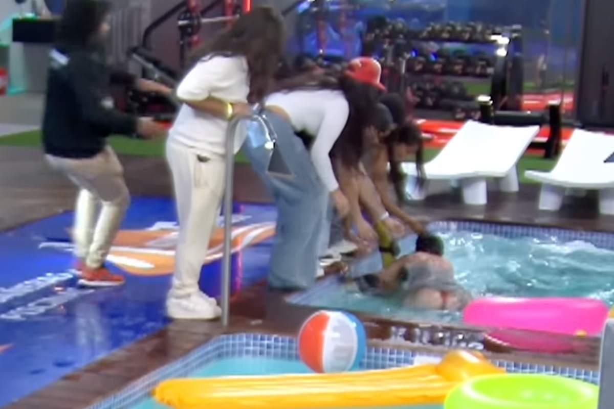 Follia reality: le versa farina nel phon, finisce quasi per annegare in piscina