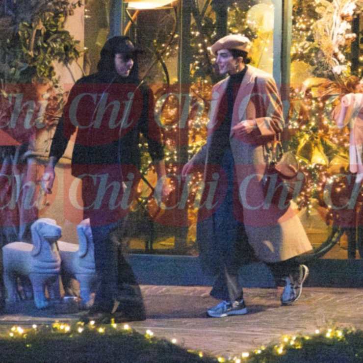 Iannone e Rocio Munoz Morales paparazzati da Chi